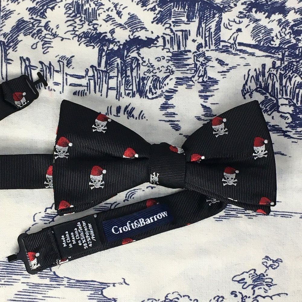 Croft & Barrow Navy Bow Tie adjustable Christmas Skeleton Skull in Santa Hat New